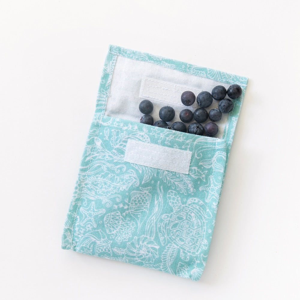 4MyEarth Snack Pocket Ocean Life design with blueberries