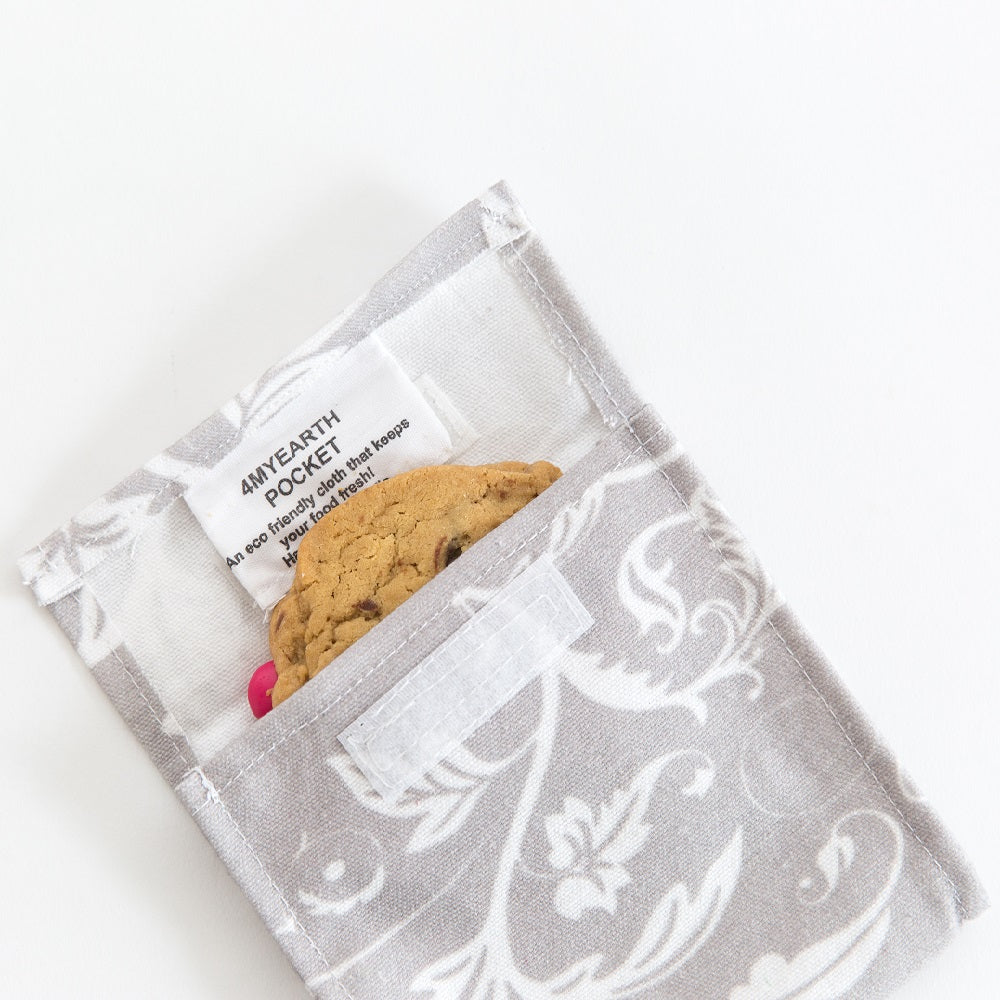 4MyEarth Snack Pocket Silver Vine with cookies