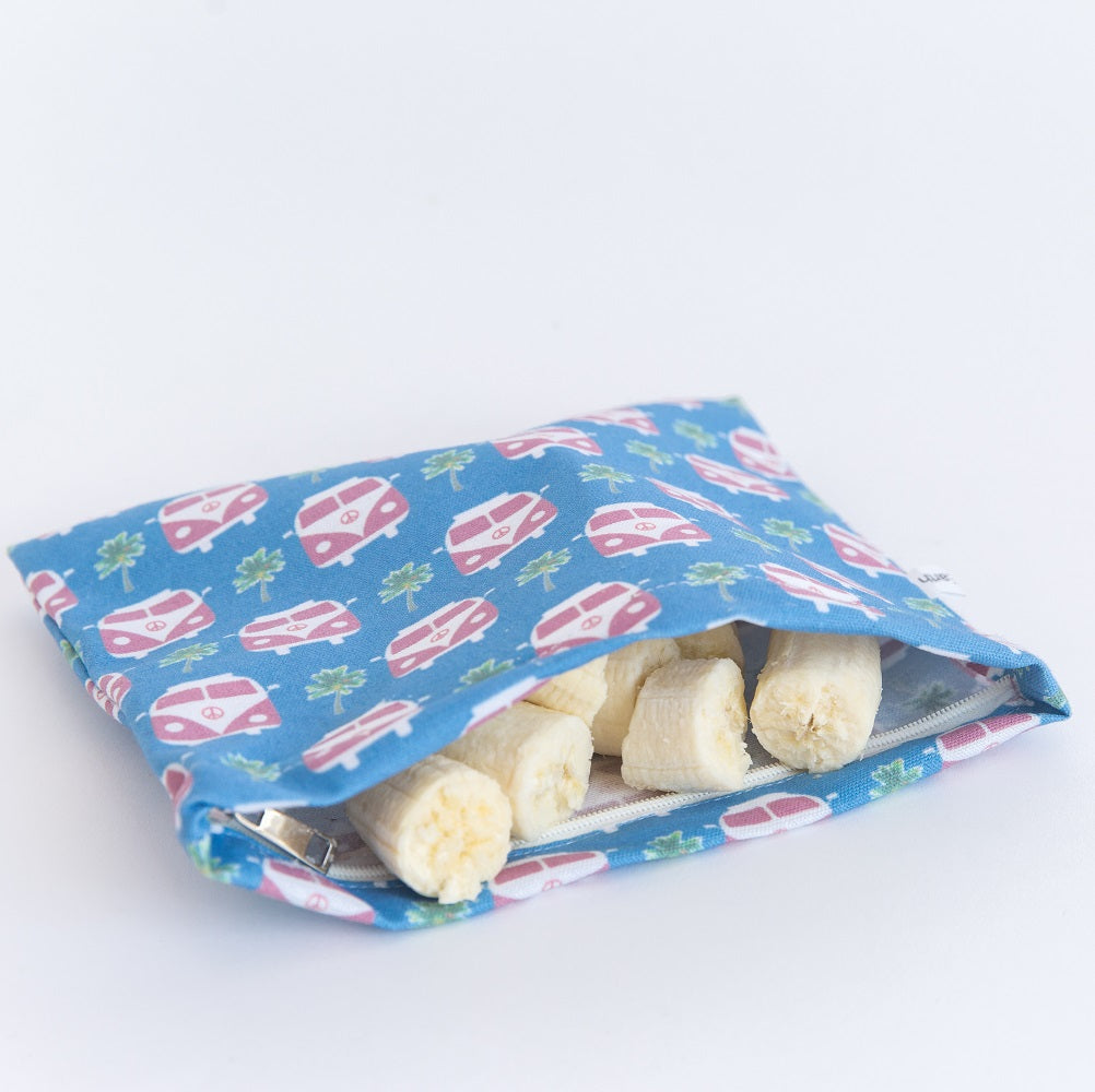 4MyEarth Food Bag Combie shown with cut bananas