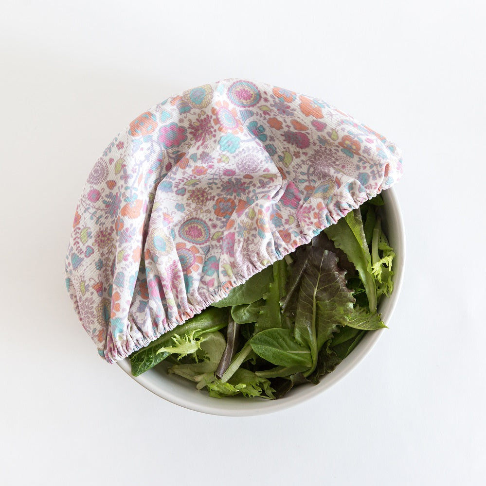 4MyEarth Food Cover XL covering a bowl of salad in Flower Fantasy print