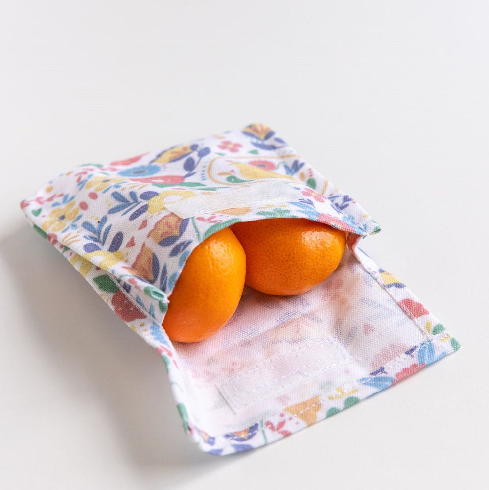 4MyEarth snack pocket in Chicken Fiesta print with 2 mandarins