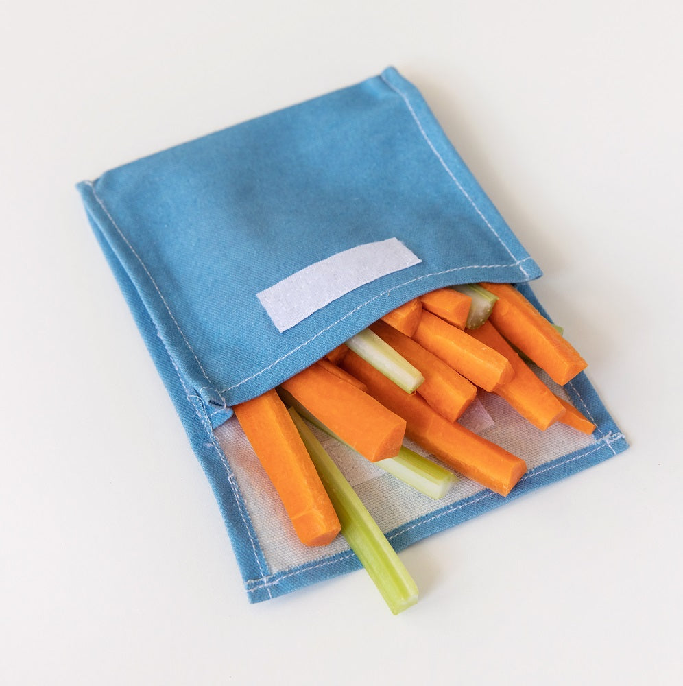 4MyEarth Snack Pocket with carrot and celery sticks