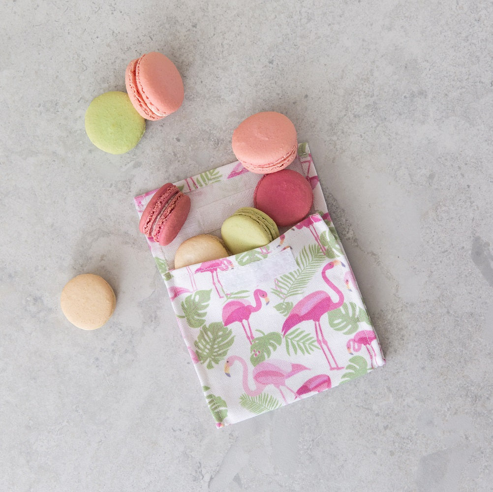4MyEarth Snack Pocket Flamingoes with mini macarons yum!